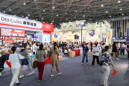 第十三屆酒博會(huì)貿(mào)易總額突破百億元，國(guó)際旅行元素增添新亮點(diǎn)